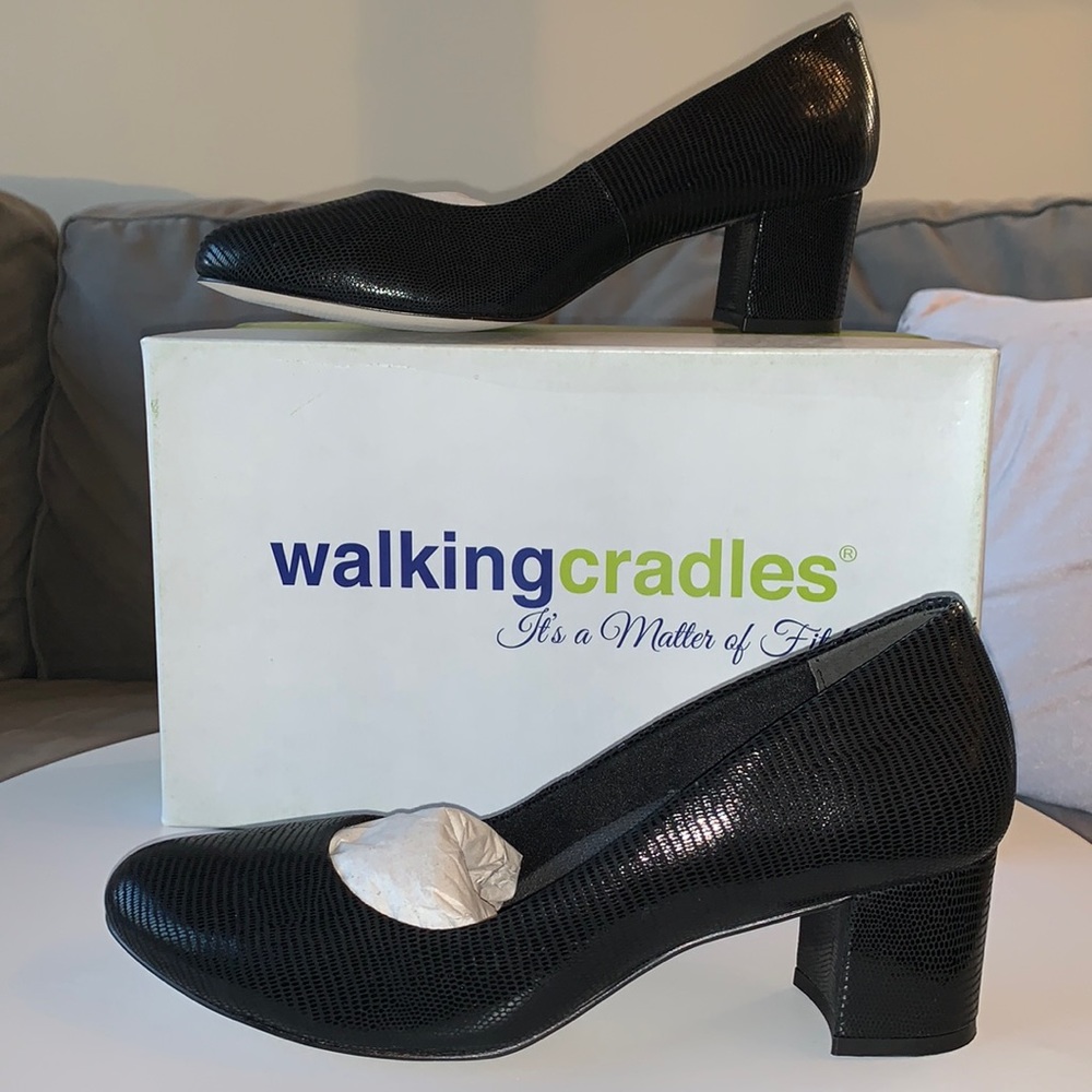 NIB walking Cradles Black Leather Pumps